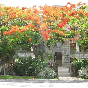 https://condumel.quintano-roohotels.com
